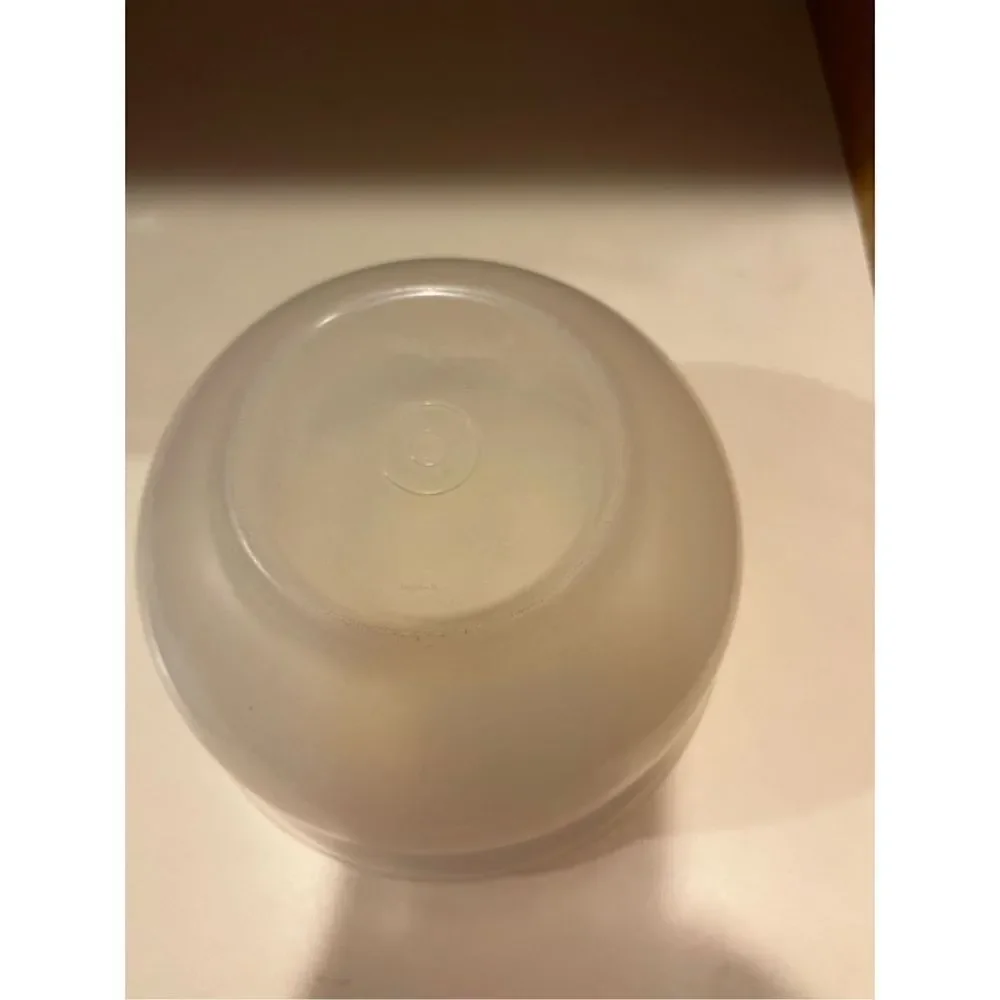 Tupperware keeps lettuce